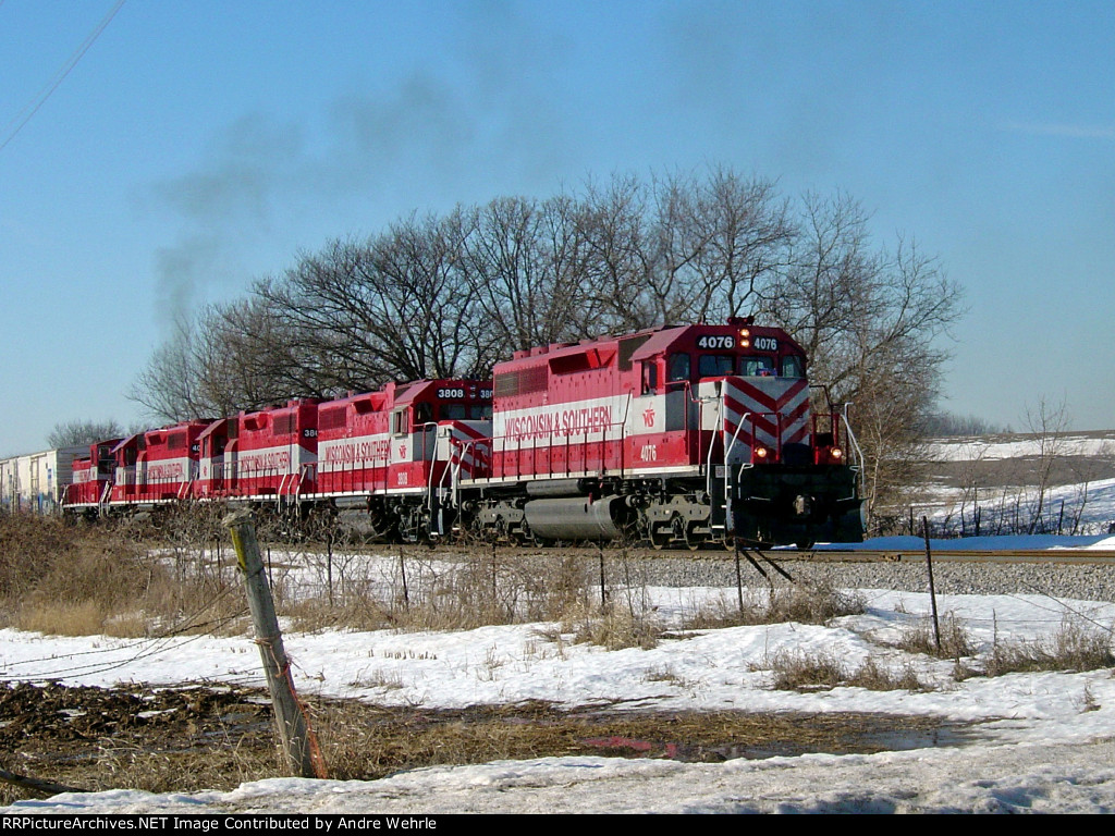 WSOR 4076 & company pulling hard towards Newville Road